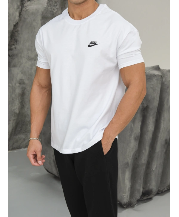 OVERSİZE BEYAZ BOSTON NİKE KOLLAR DAR KESİM T-SHİRT