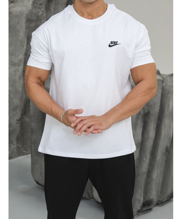 OVERSİZE BEYAZ BOSTON NİKE KOLLAR DAR KESİM T-SHİRT