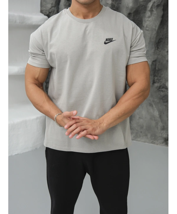 OVERSİZE GRİ BOSTON NİKE KOLLAR DAR KESİM T-SHİRT
