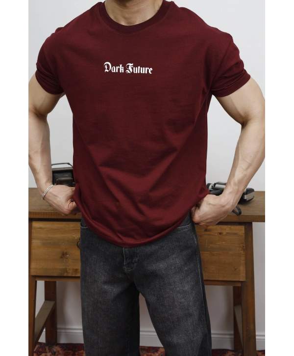 OVERSİZE DARK FUTURE BASKI BORDO KOLLAR DAR KESİM T-SHİRT
