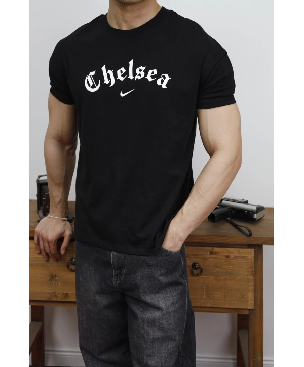 OVERSİZE CHELSEA BASKI SİYAH KOLLAR DAR KESİM T-SHİRT