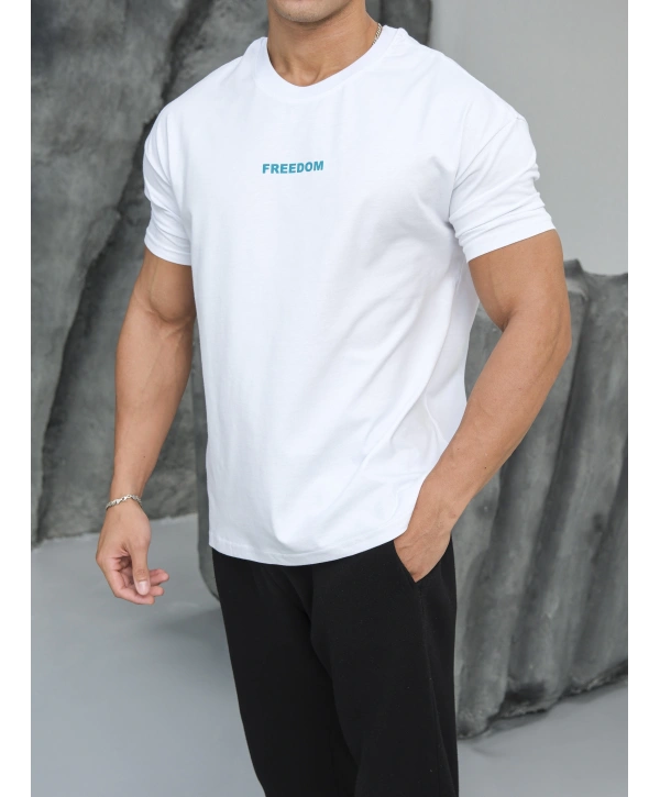 Oversize Beyaz Freedom Baskılı Kollar Dar Kesim T-Shirt