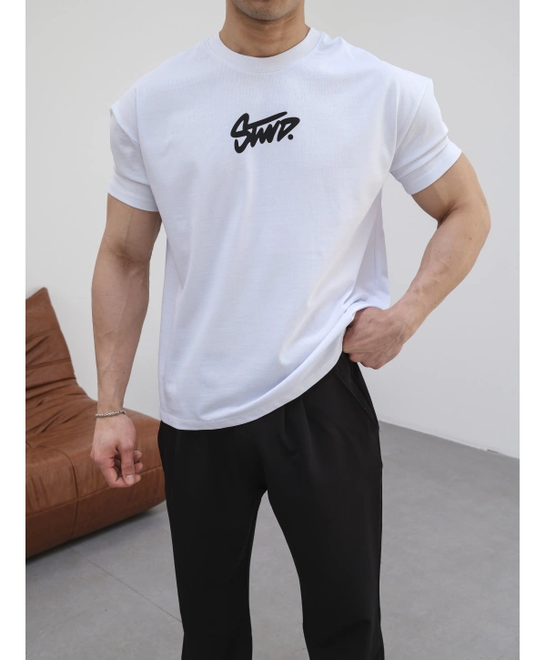 OVERSİZE BEYAZ SWD BASKILI KOLLAR DAR KESİM T-SHİRT