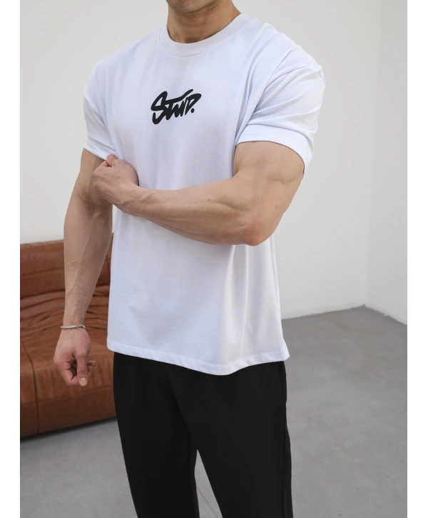 OVERSİZE BEYAZ SWD BASKILI KOLLAR DAR KESİM T-SHİRT