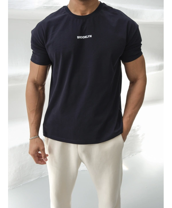 Oversize Brooklynn Baskı Lacivert Kollar Dar Kesim T-Shirt