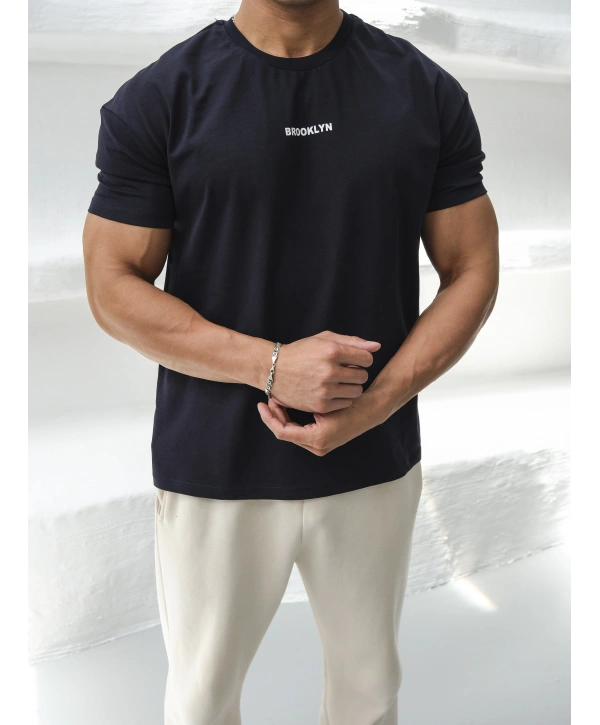 Oversize Brooklynn Baskı Lacivert Kollar Dar Kesim T-Shirt