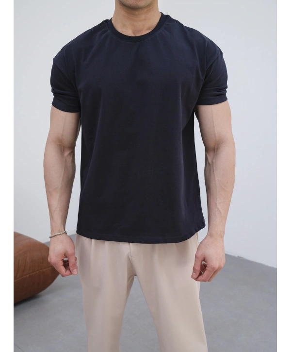 OVERSİZE LACİVERT RENK KOLLAR DAR KESİM T-SHİRT