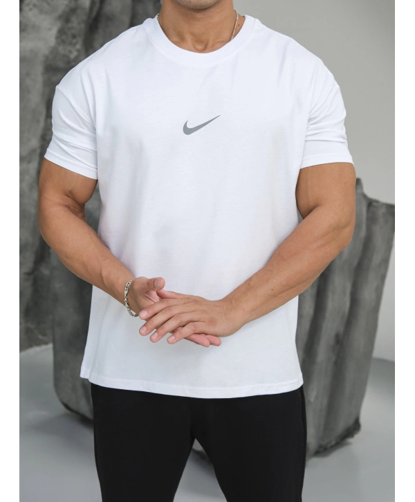 Oversize Nike Reflektör Beyaz Baskılı Kollar Dar Kesim T-Shirt