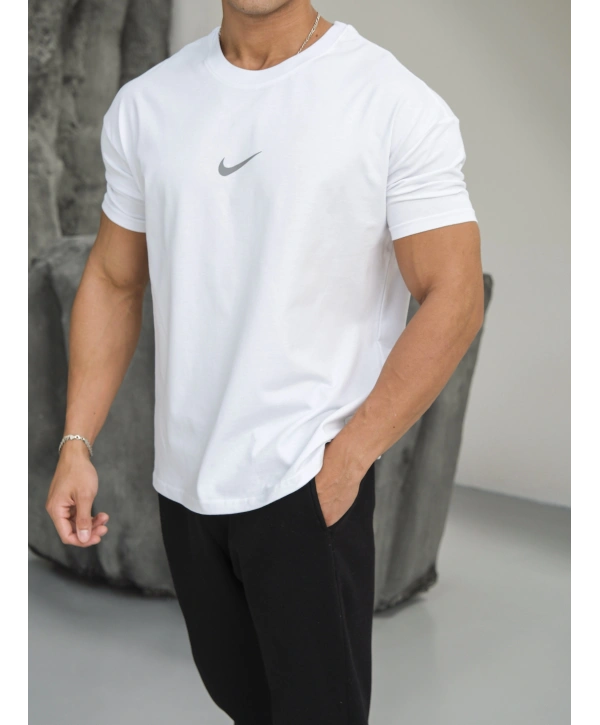 Oversize Nike Reflektör Beyaz Baskılı Kollar Dar Kesim T-Shirt