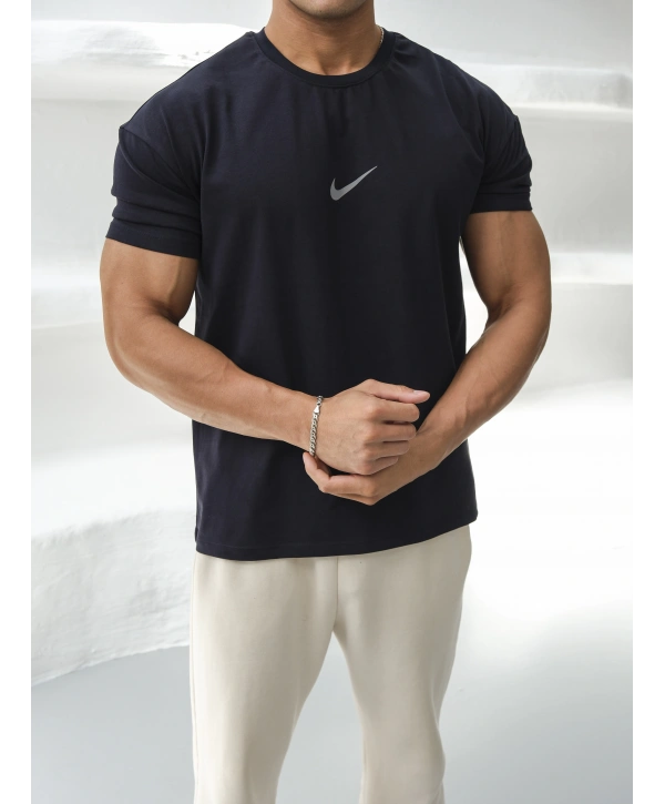 Oversize Nike Reflektör Lacivert Baskılı Kollar Dar Kesim T-Shirt