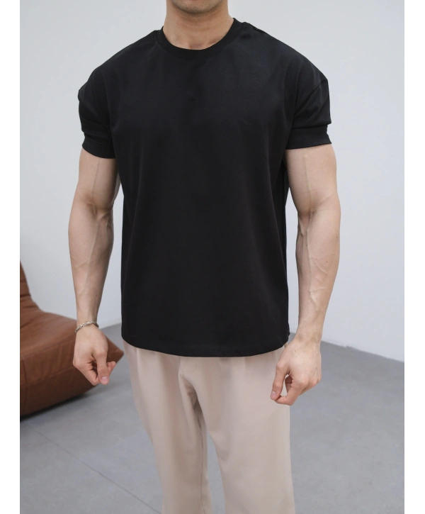 OVERSİZE SİYAH RENK KOLLAR DAR KESİM T-SHİRT