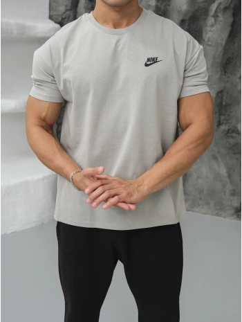 OVERSİZE GRİ BOSTON NİKE KOLLAR DAR KESİM T-SHİRT