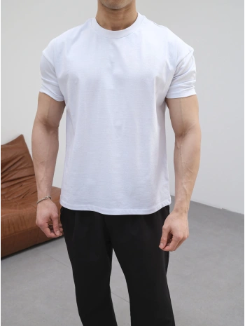 OVERSİZE BEYAZ RENK KOLLAR DAR KESİM T-SHİRT