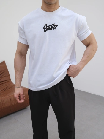 OVERSİZE BEYAZ SWD BASKILI KOLLAR DAR KESİM T-SHİRT