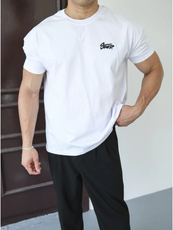 OVERSİZE BEYAZ SWD SIRT BASKILI KOLLAR DAR KESİM T-SHİRT