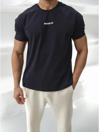 Oversize Brooklynn Baskı Lacivert Kollar Dar Kesim T-Shirt