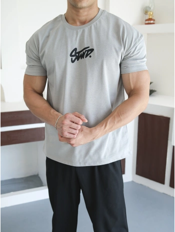 OVERSİZE GRİ SWD BASKILI KOLLAR DAR KESİM T-SHİRT