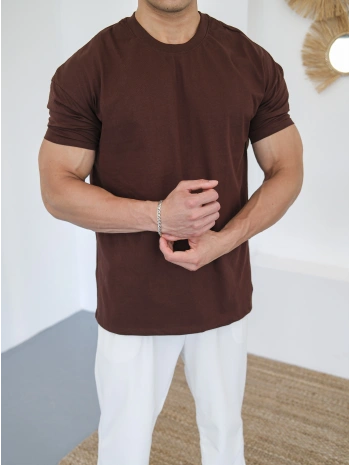 OVERSİZE KAHVERENGİ RENK KOLLAR DAR KESİM T-SHİRT