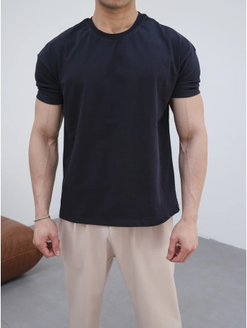 OVERSİZE LACİVERT RENK KOLLAR DAR KESİM T-SHİRT