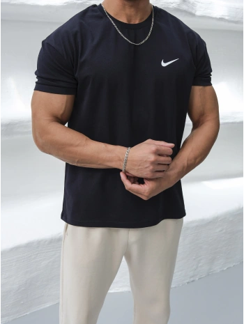 Oversize Nike Lacivert Baskılı Kollar Dar Kesim T-Shirt