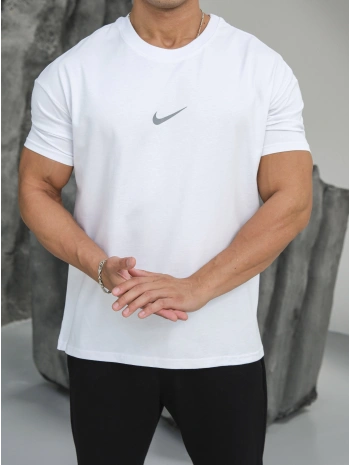 Oversize Nike Reflektör Beyaz Baskılı Kollar Dar Kesim T-Shirt