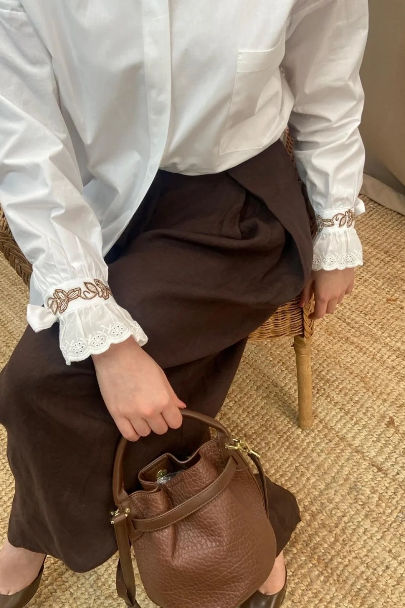 Kadın Kolu Kahve Çiçek Nakışlı Rumeli Gömlek - Beyaz