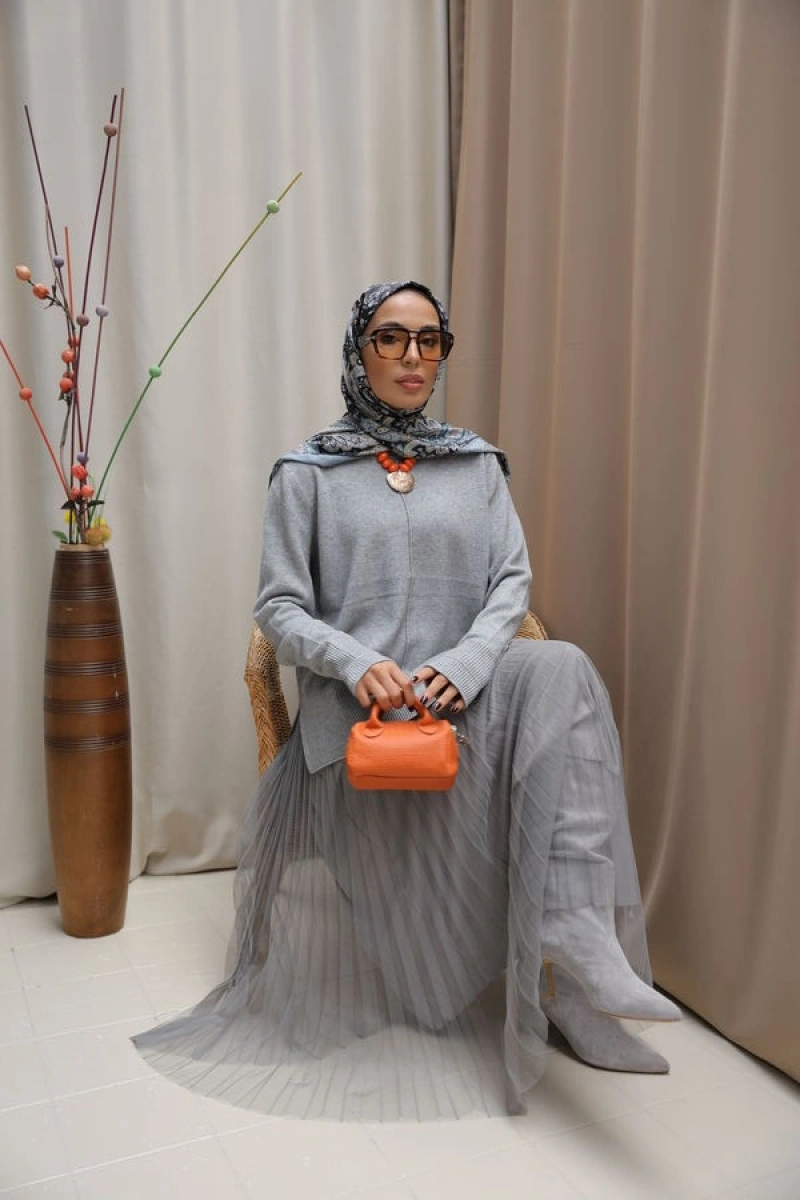 Kadın Dikiş Detaylı Etekli Triko Takım- Gri