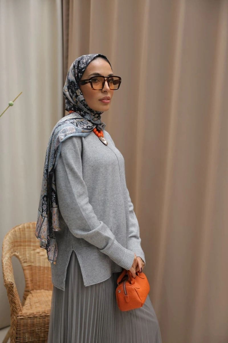 Kadın Dikiş Detaylı Etekli Triko Takım- Gri