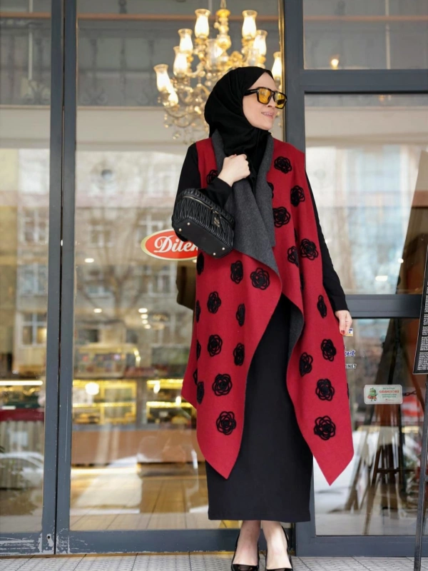 Süzene Siyah Çiçek Nakışlı Yelek Bordo