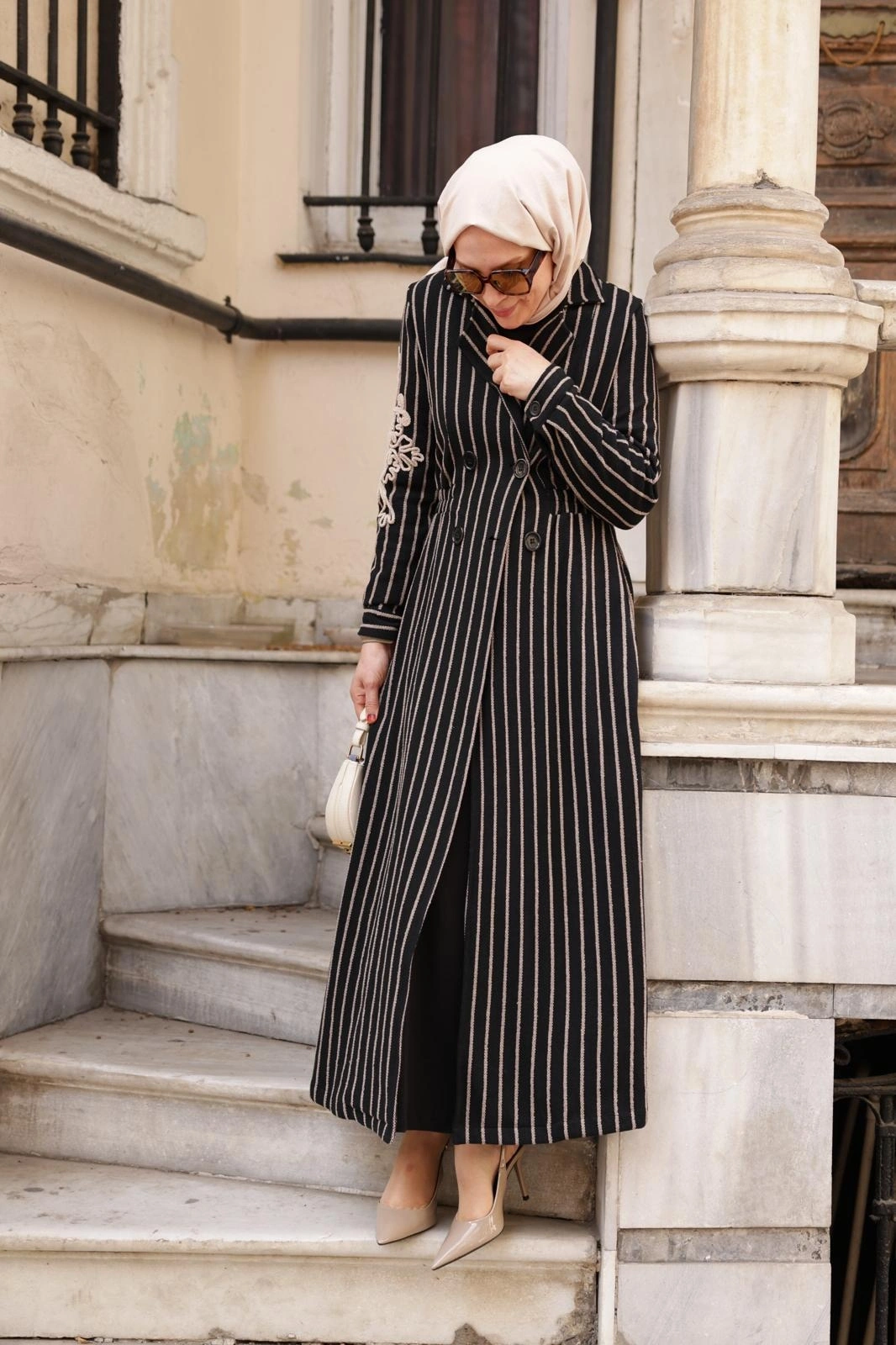 Kolu Nakışlı Çizgili Ceket Elbise Vizon