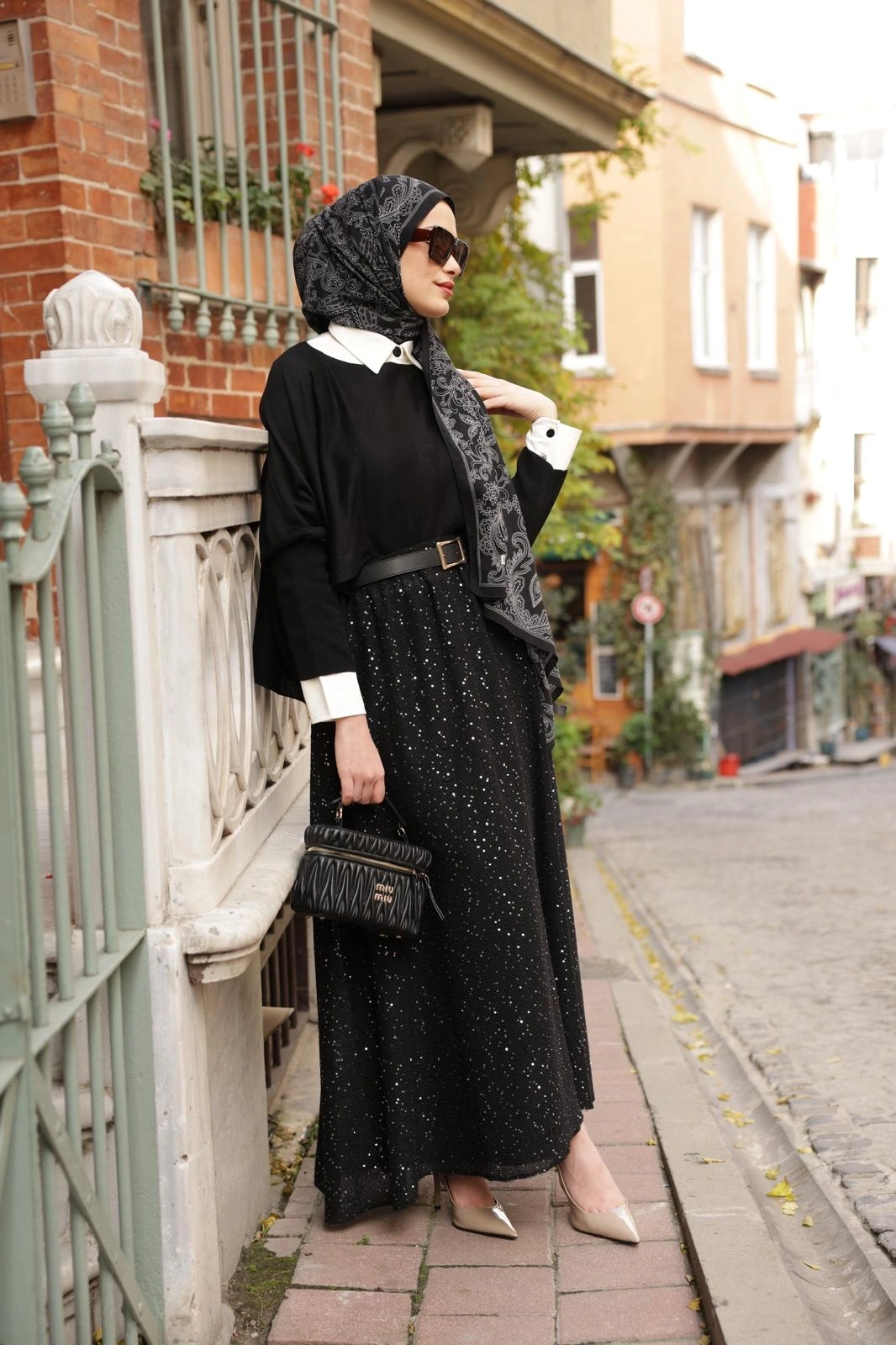 Pullu Astarlı Siyah Etek