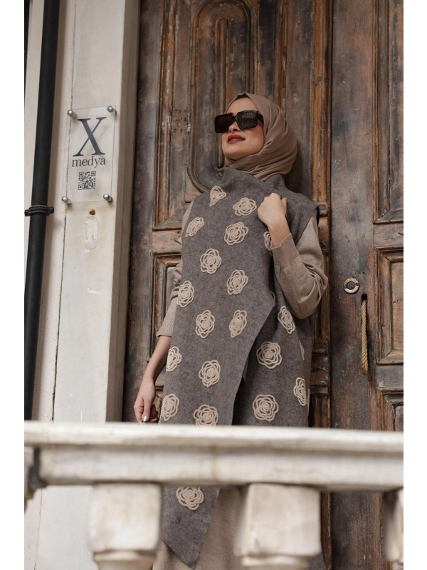 Süzene Bej Çiçek Nakışlı Yelek Vizon