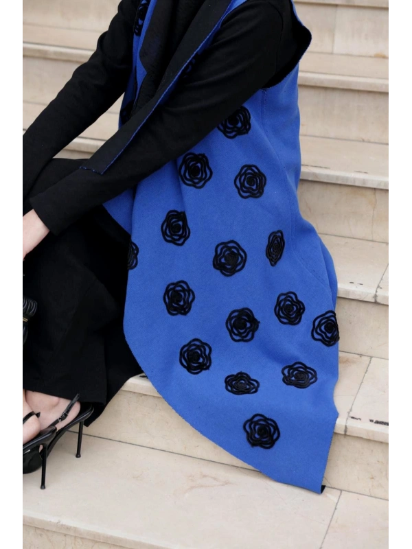 Süzene Siyah Çiçek Nakışlı Yelek Mavi