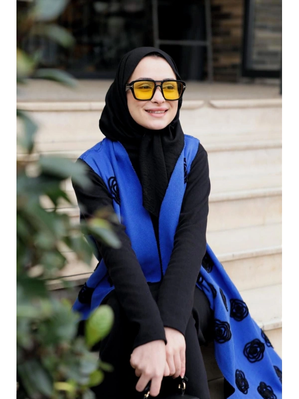 Süzene Siyah Çiçek Nakışlı Yelek Mavi