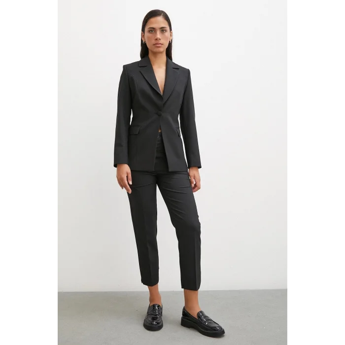 Havuç Paça Yırtmaçlı Pantolon Siyah