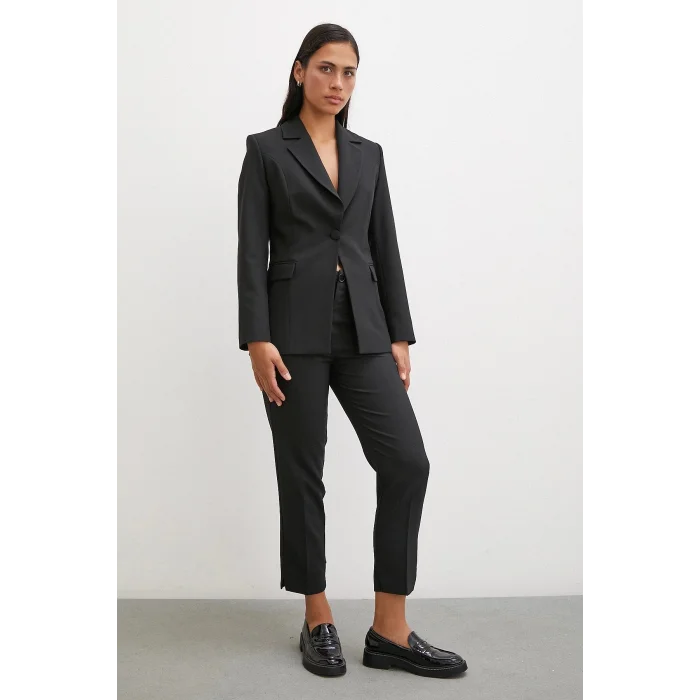 Havuç Paça Yırtmaçlı Pantolon Siyah