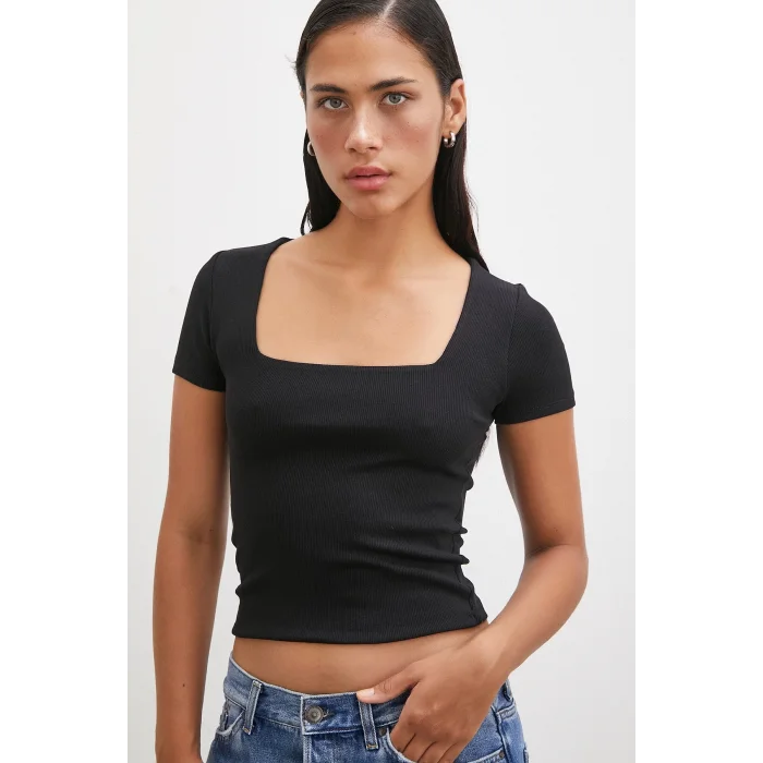 Kare Yaka T-shirt Siyah