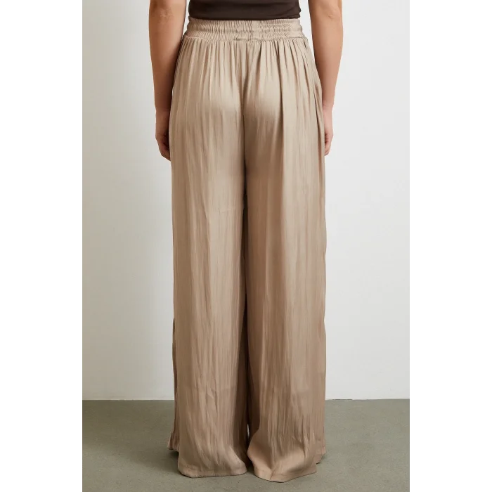 Beli Lastikli Geniş Paça Büzgülü Pantolon Bej