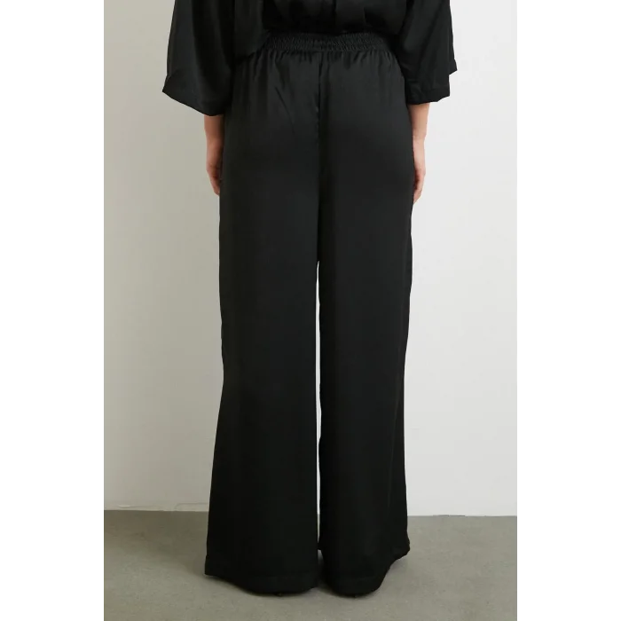 Dökümlü Romantik Pantolon Siyah