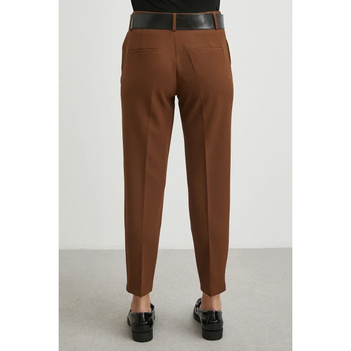 Kemerli Havuç Paça Pantolon Kahve