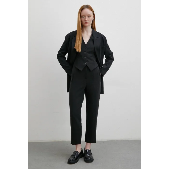 Önü Pensli Skinny Kumaş Pantolon Siyah