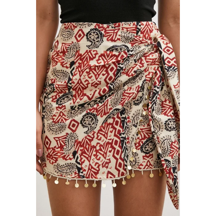 Pul Aksesuarlı Bağlamalı Mini Etek Bej