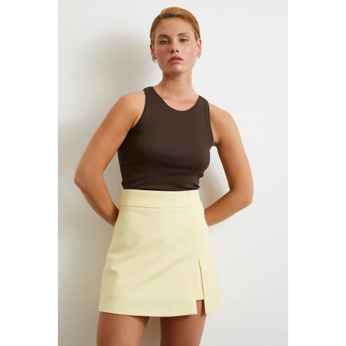 Yırtmaçlı Şort Etek Sarı