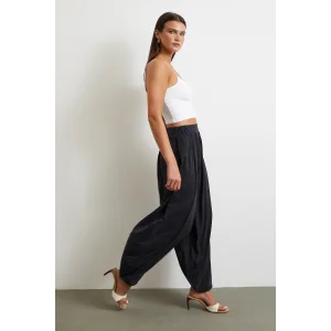 Paça Detaylı Şalvar Pantolon Antirasit