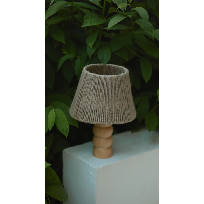 Jüt Abajur - El Yapımı Doğal Ahşap Ayaklı Bohem Hasır Jüt Abajur (Kablolu)