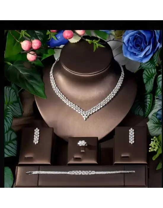 Zircon Set (Kolye Bileklik Küpe Yüzük)