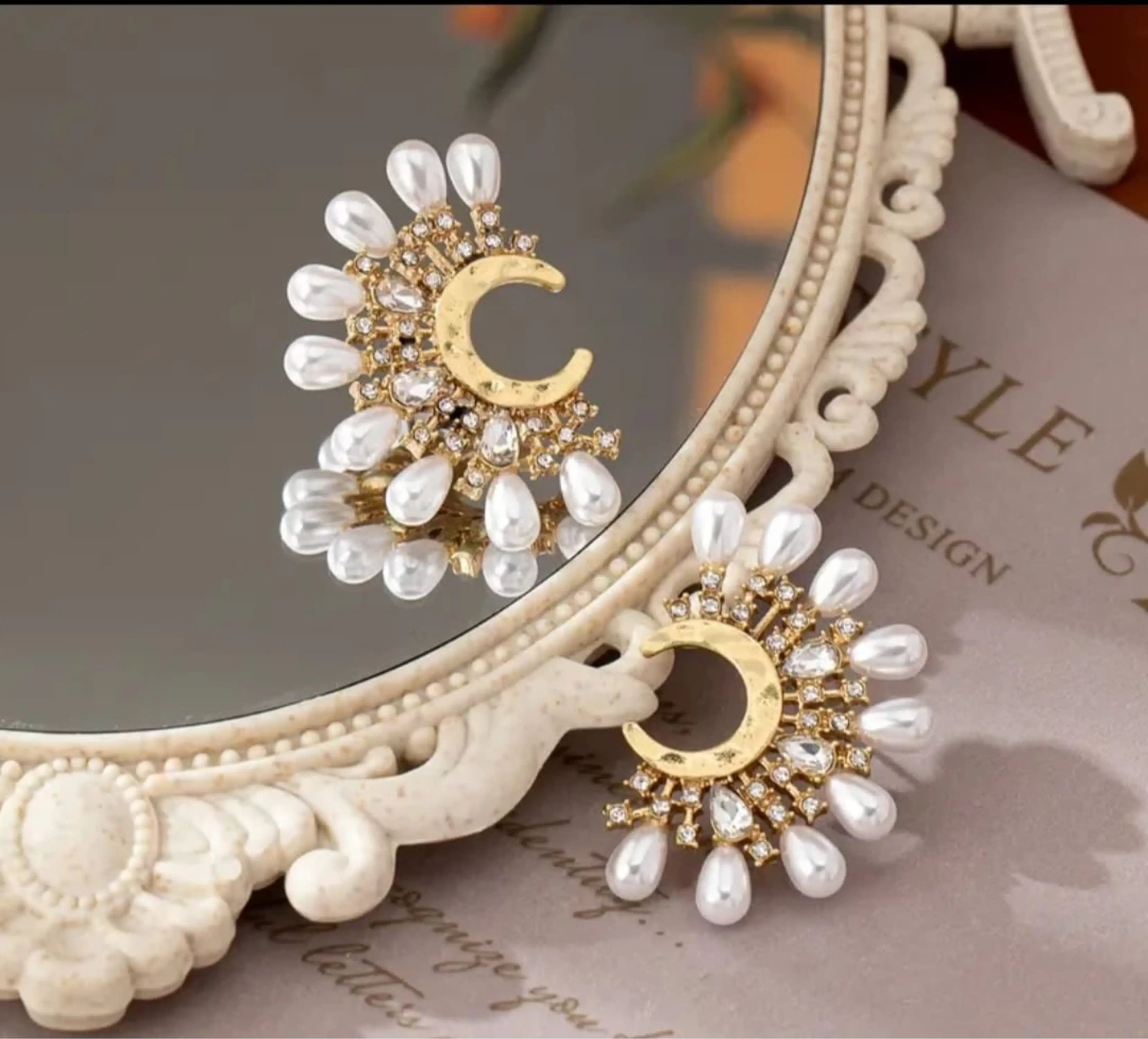 HILAL INCI DETAYLI KÜPE