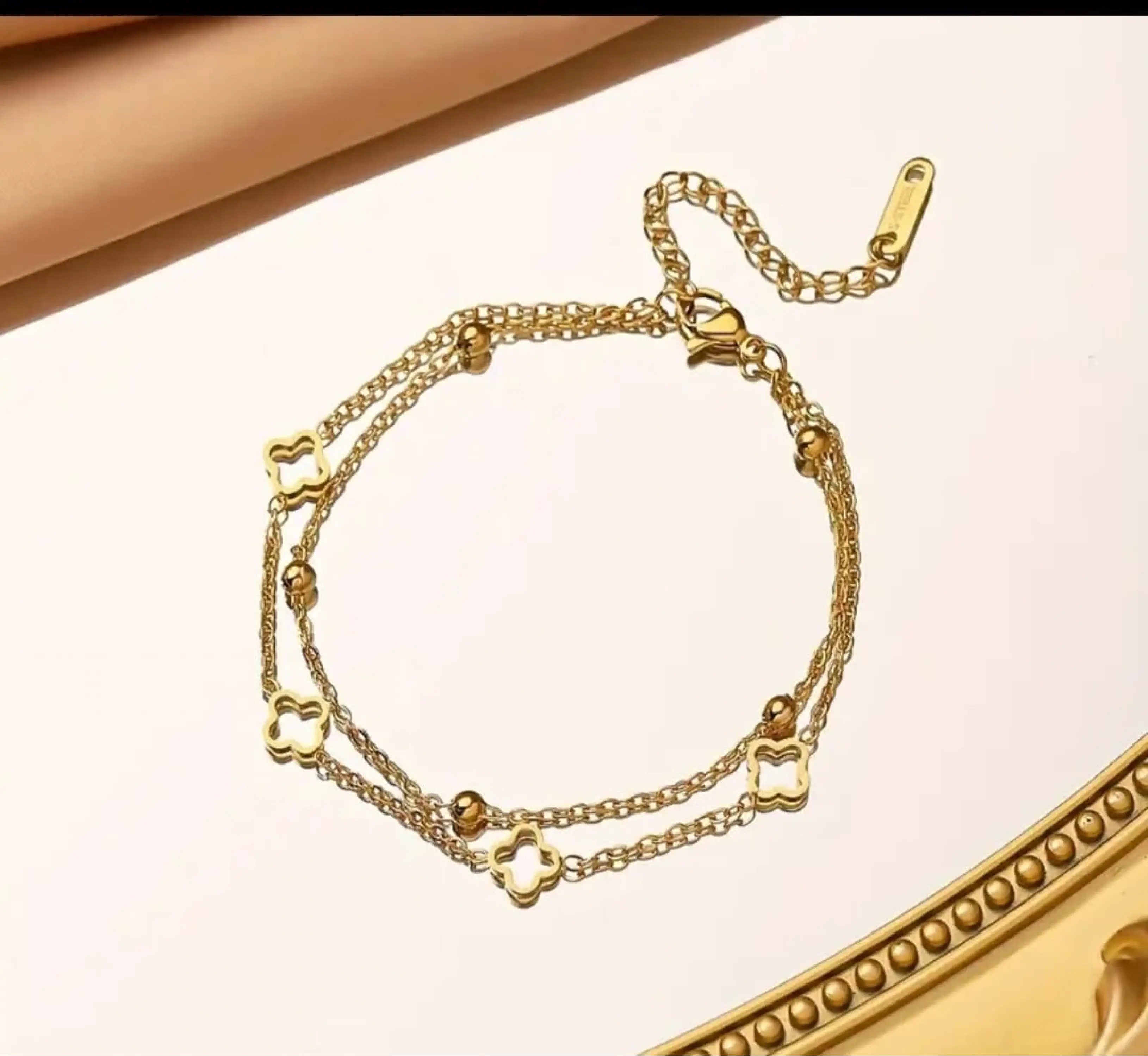 Çok Katmanlı Yonca Bileklik