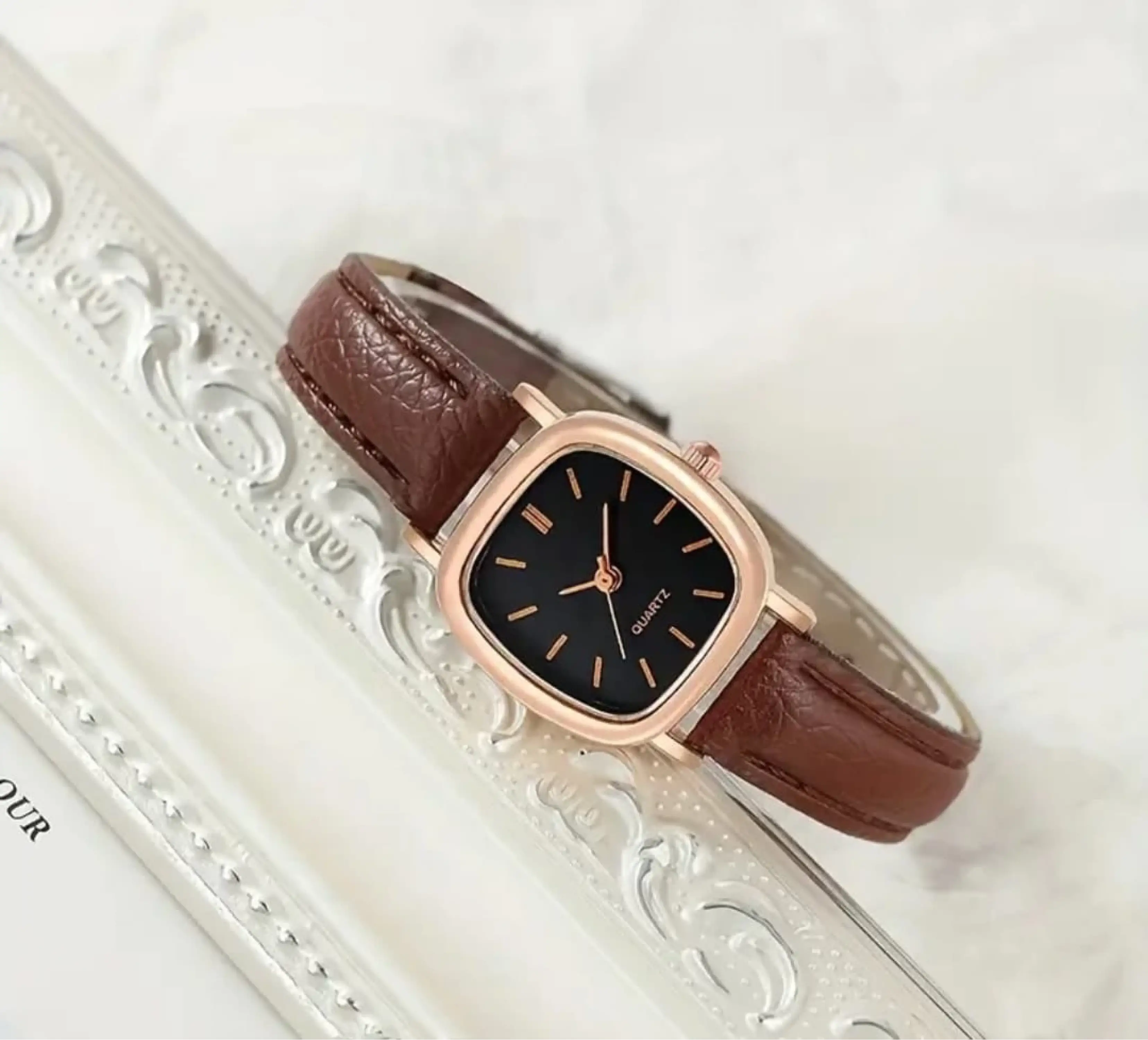 KAHVERENGI DERI SAAT