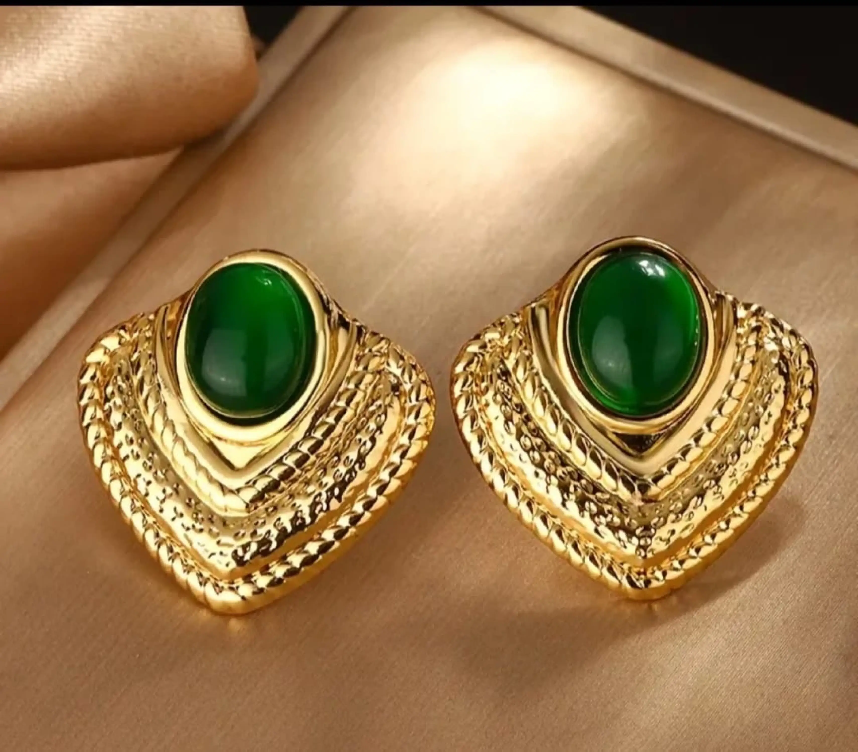 VINTAGE ZÜMRÜT YESILI KÜPE